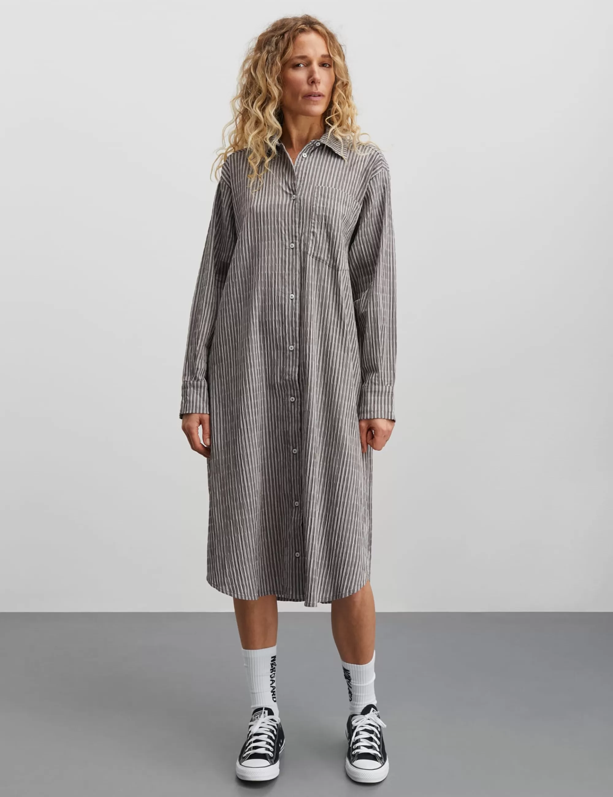 MADS NØRGAARD Crinckle Pop Nulle Dress Black Coffee/Cloud Dancer Shop