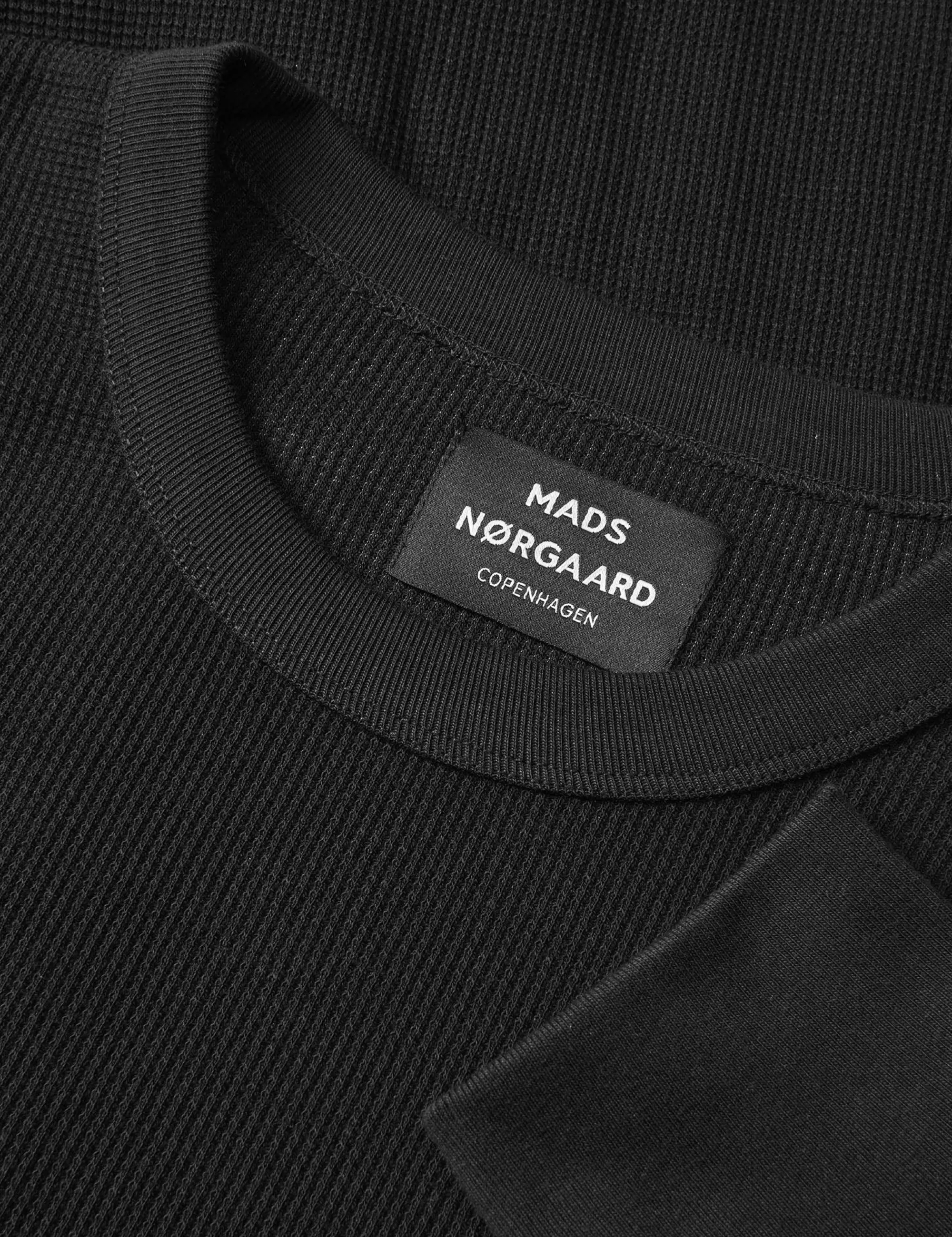 MADS NØRGAARD Waffle Laust Tee LS Black Fashion